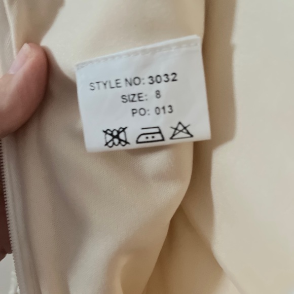 Wedding dress - Picture 4 of 5